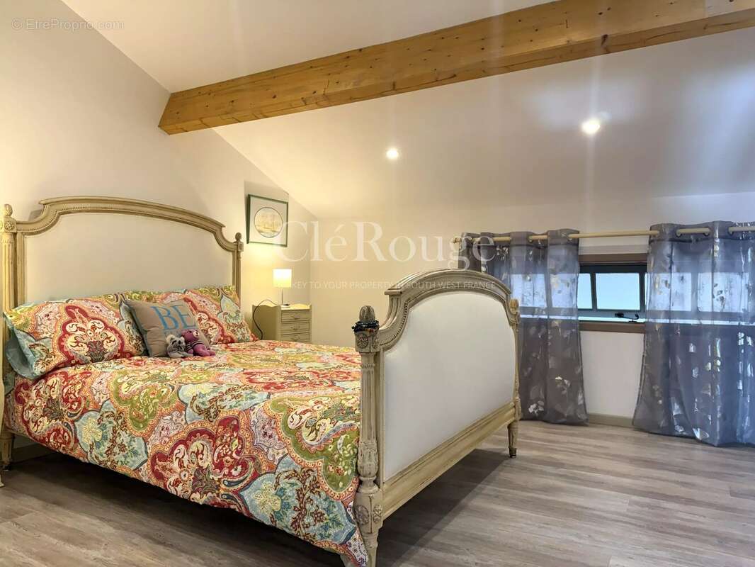 Eymet – Immeuble de rapport au cœur de la bastide avec maison, studio et local commercial - photo 13