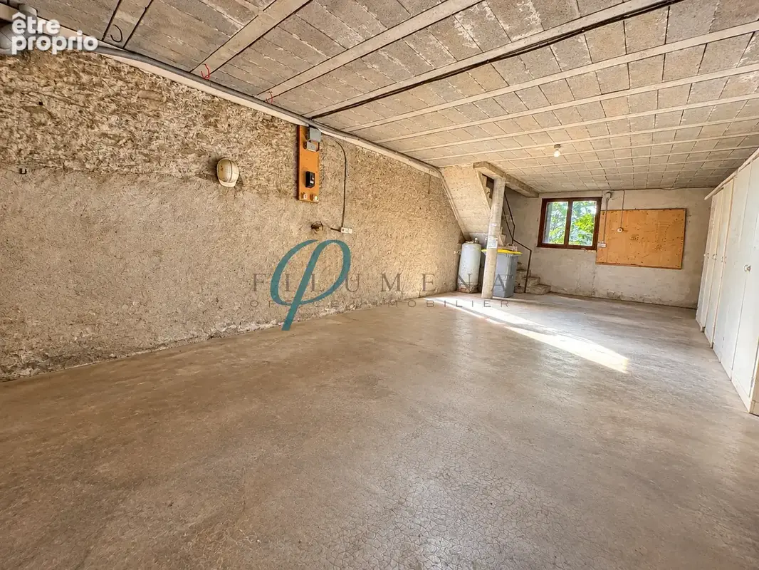 Sucé-sur-Erdre, Maison en pierre de 130 m2 à rénover, 3 chambres, garage et annexes Fort potentiel - photo 12