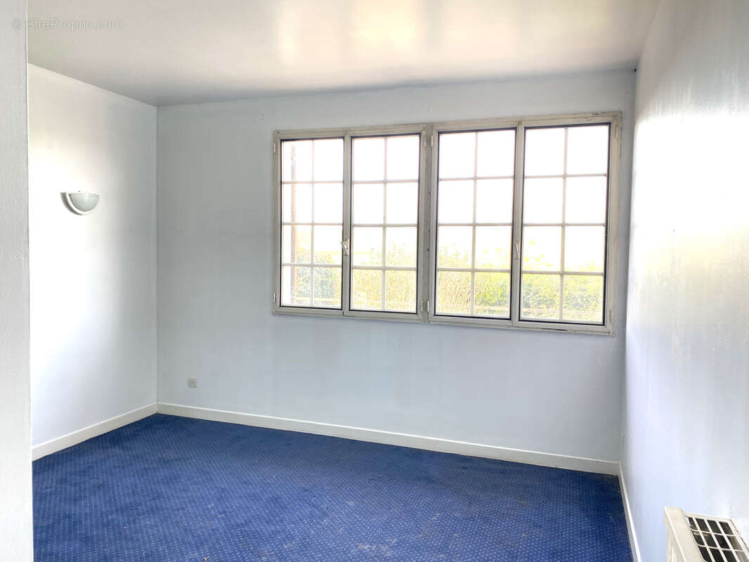 Maison à MONTCORBON