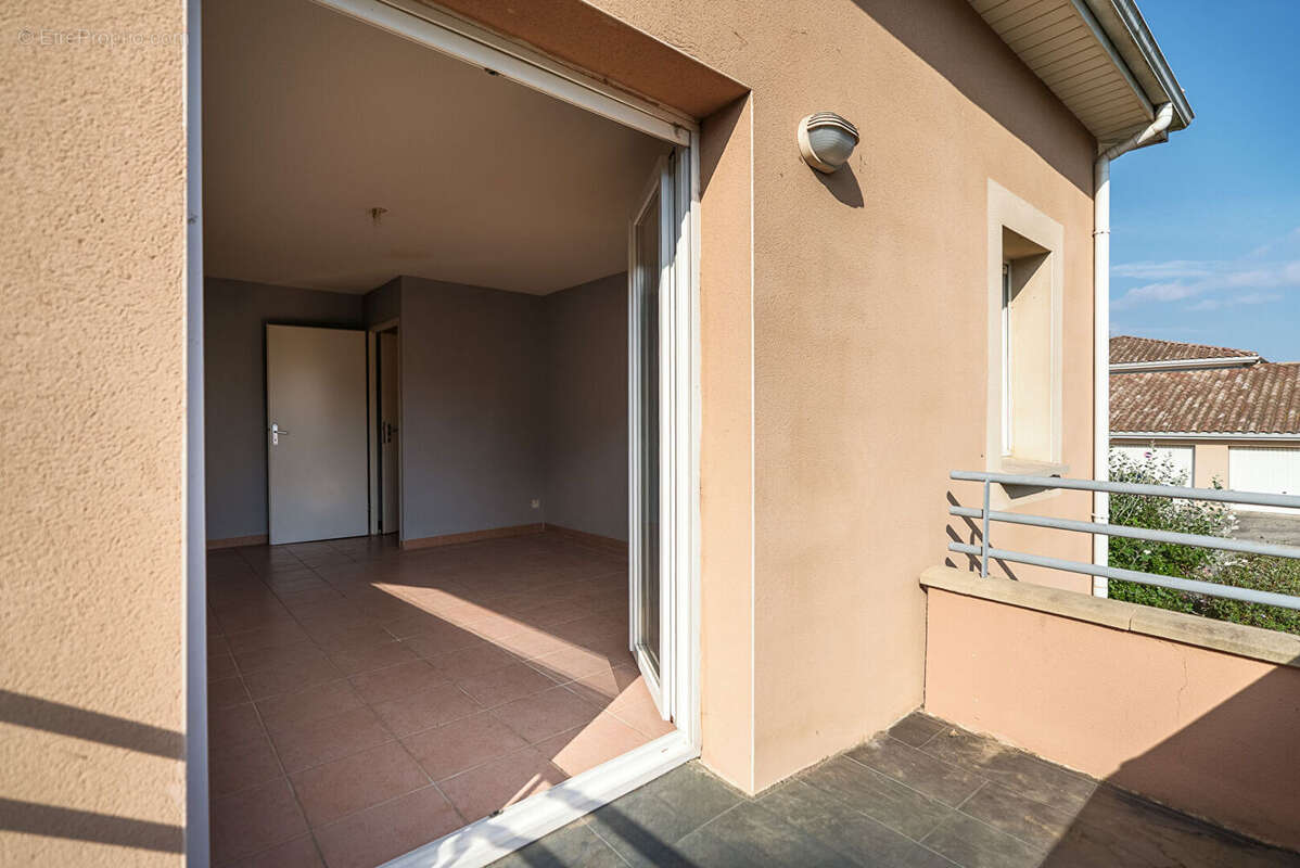 CARCASSONNE - PÉRIPHÉRIE Appartement T2 45m² avec grand balcon et place de parking privative - photo 4