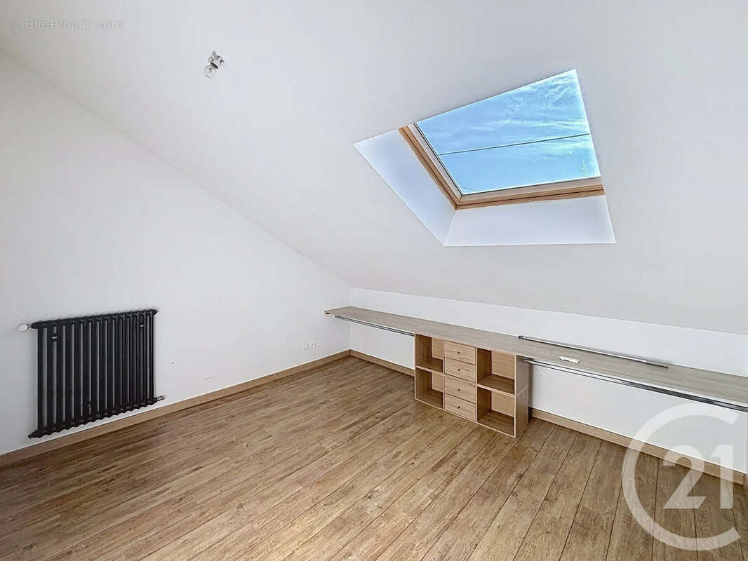 Maison 93 m² à Ruelle-Sur-Touvre  - photo 9