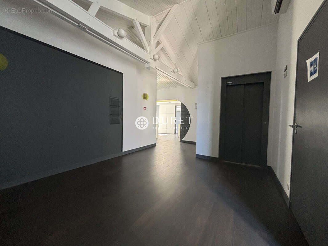 Commerce 200 m² à Saint-Gilles-Croix-De-Vie  - photo 2