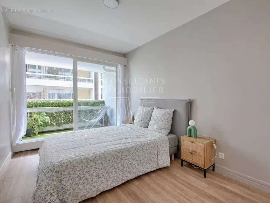 Appartement à PARIS-7E