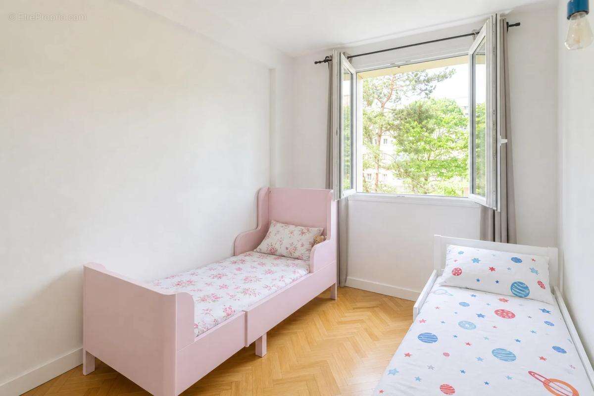 Saint-Cloud - Quartier Val d’Or - 71m² rénové - 3 chambres - Balcon - Gare 4mn - photo 9
