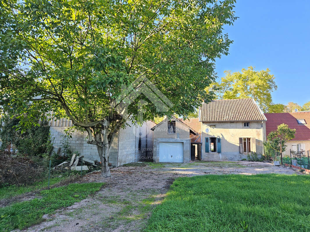 Maison à MONTAIGU-LE-BLIN