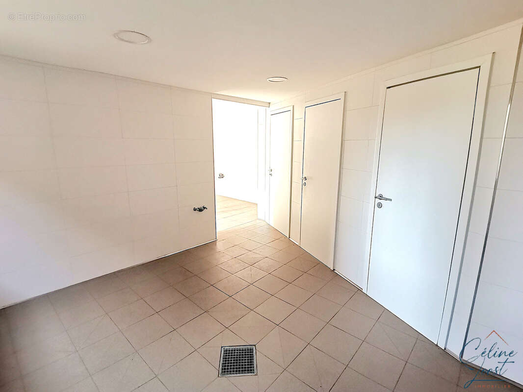 Propriété composée d'une maison principale et dépendances sur 34 ares ! - photo 13