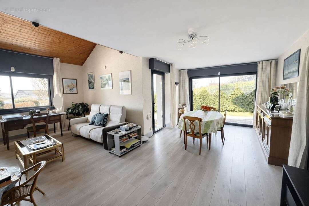 Maison 219 m² à Villaz  - photo 3