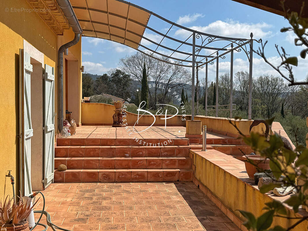 Maison à VILLECROZE