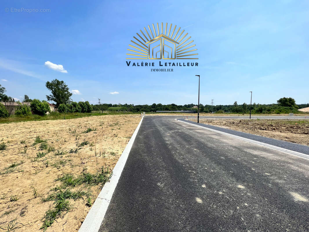 Terrain à MONTUSSAN