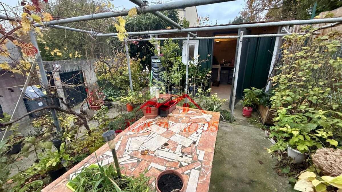 Terrain à FONTENAY-EN-PARISIS