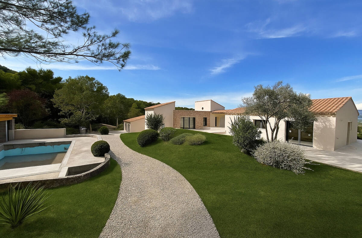 Maison à LE PUY-SAINTE-REPARADE