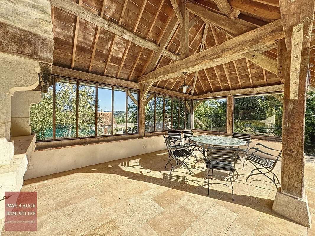 Maison à SAINT-PIERRE-SUR-DIVES