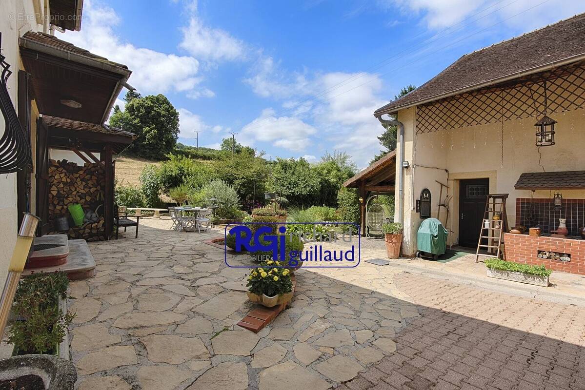 Appartement à LA TOUR-DU-PIN