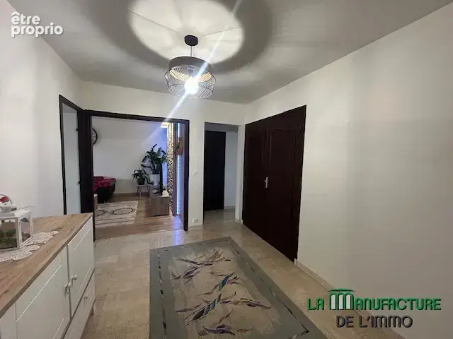 Appartement proche cours fauriel -  t4  rénové avec  balcon et place de stationnement couverte - photo 9