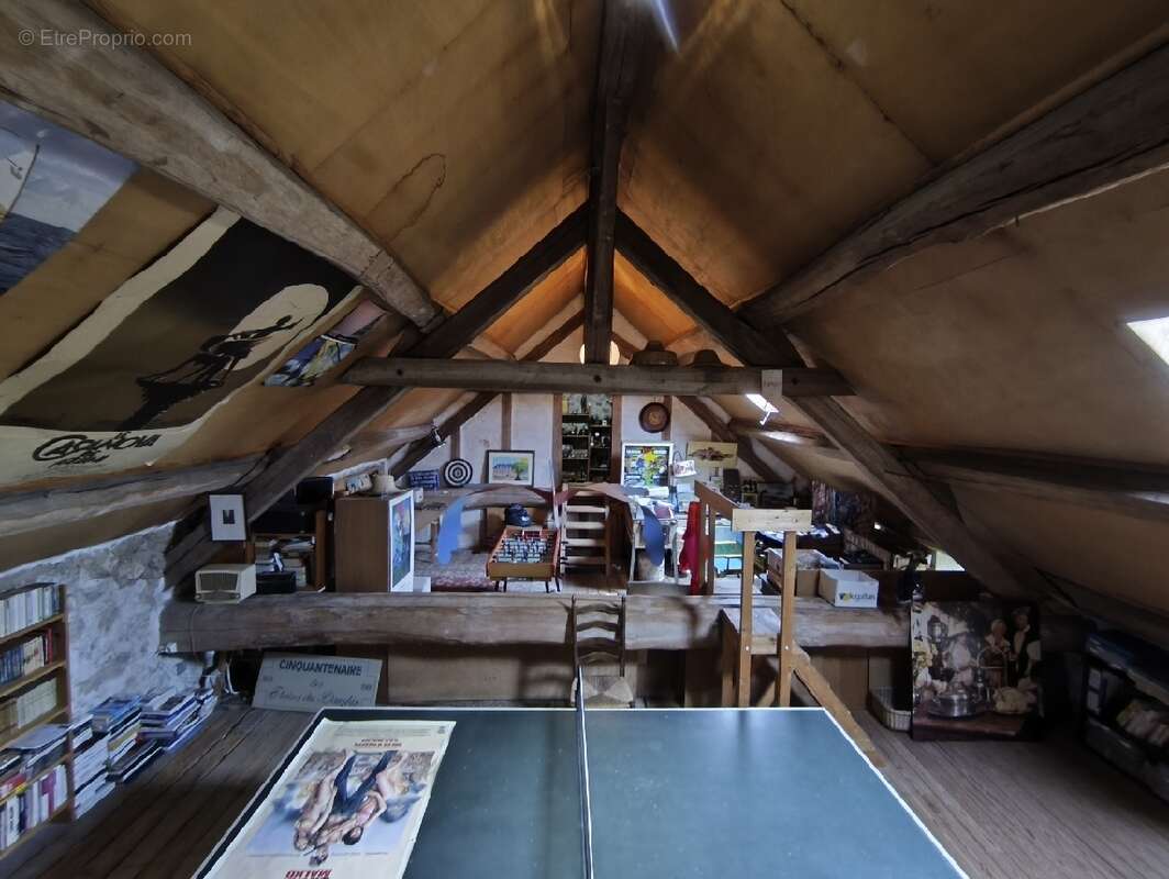 Maison à VALLANGOUJARD