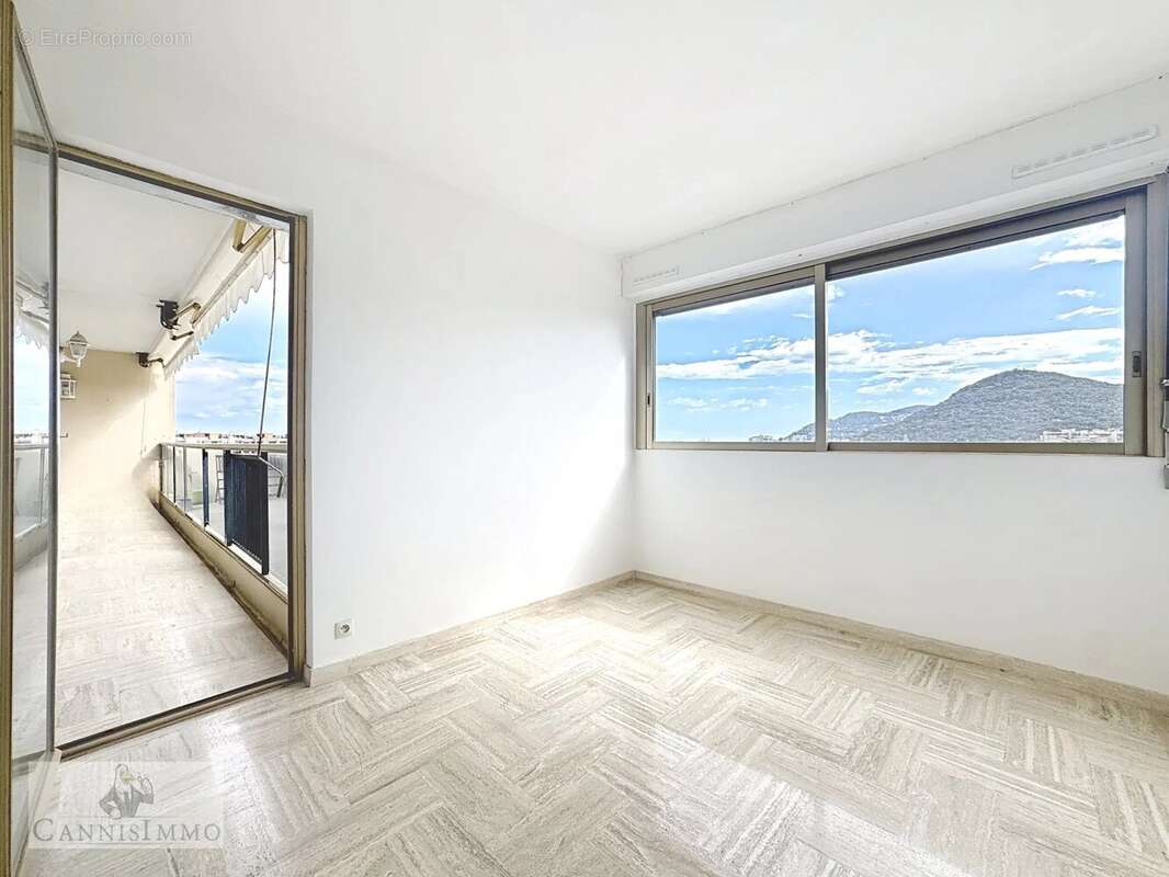 Appartement à MANDELIEU-LA-NAPOULE