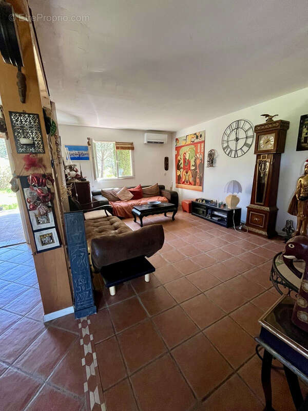 Maison à SAINT-CHAMAS