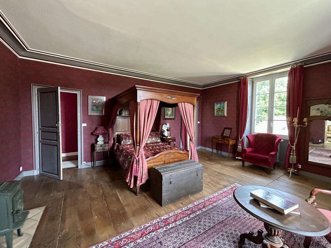 Maison à AIGRE