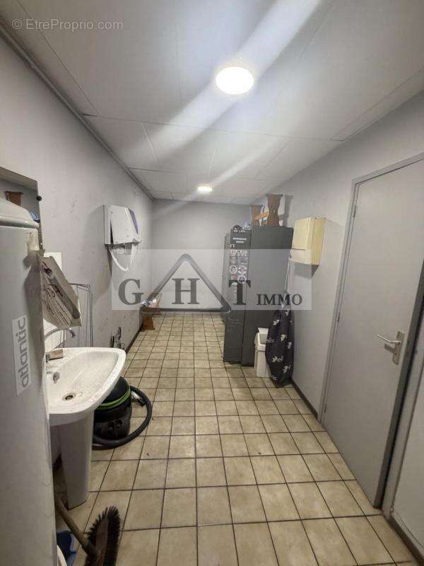 Entrepot 530m2 a vendre le plessis paté - photo 13