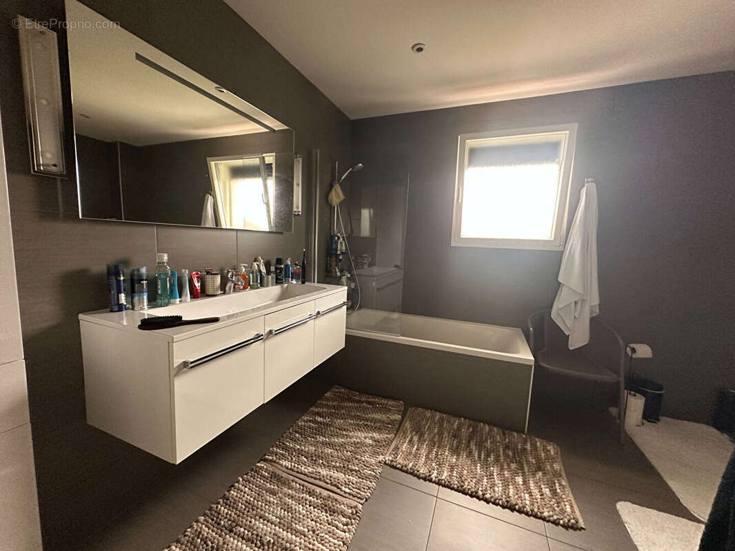 À vendre  - Belle maison familiale de 242.19 m²  à Ségny, aux portes de Genève - photo 4