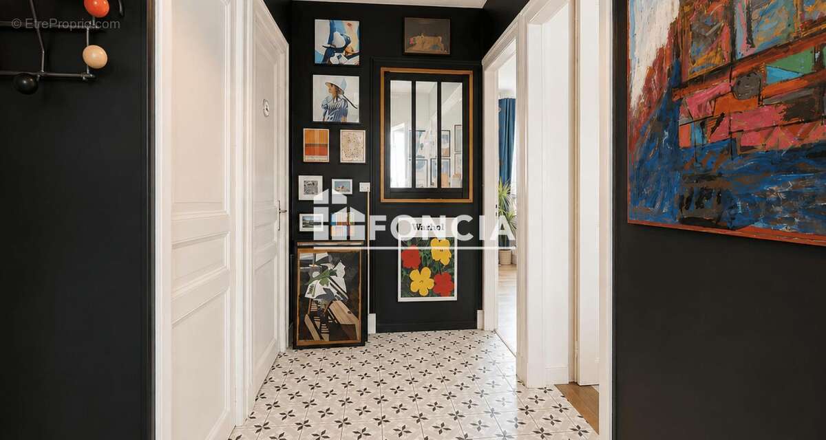  Coup de cœur en ville : une maison familiale pleine de charme avec jardin  - photo 2
