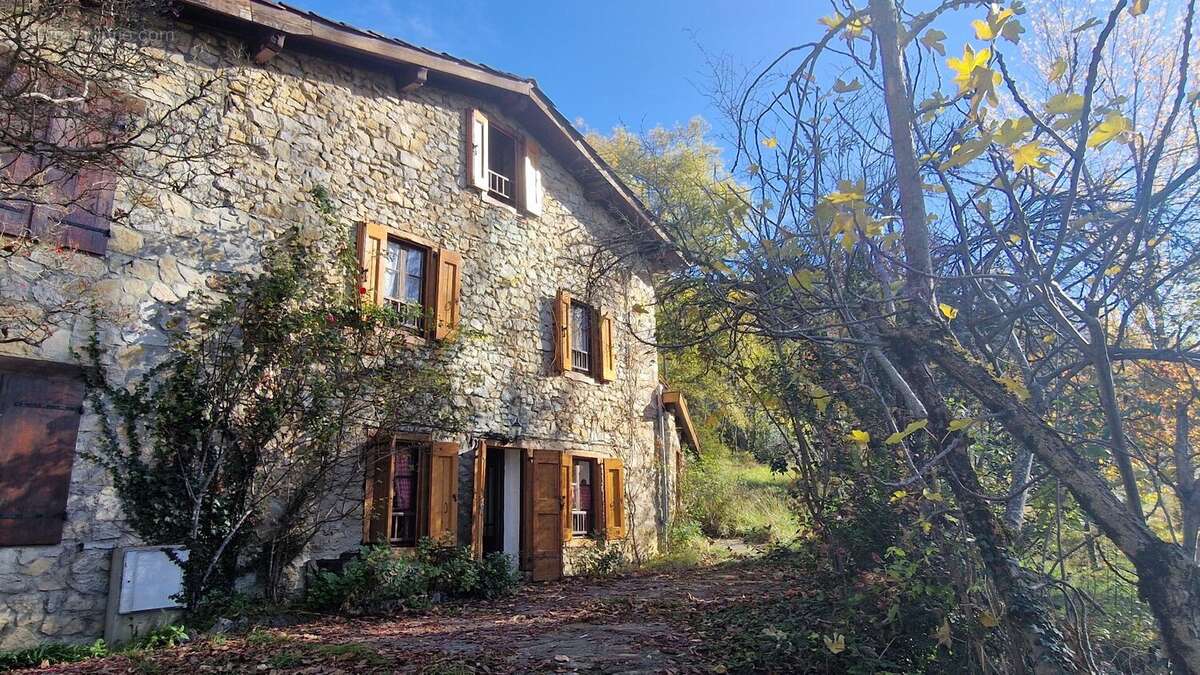 Maison de caractère au calme avec 2,7ha de terrain - photo 3