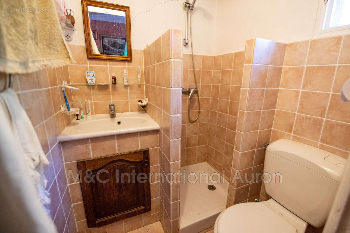Appartement 82 m² à Saint-Etienne-De-Tinee  - photo 6