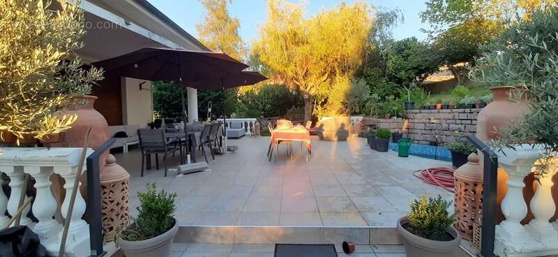 Maison à COURS-LA-VILLE