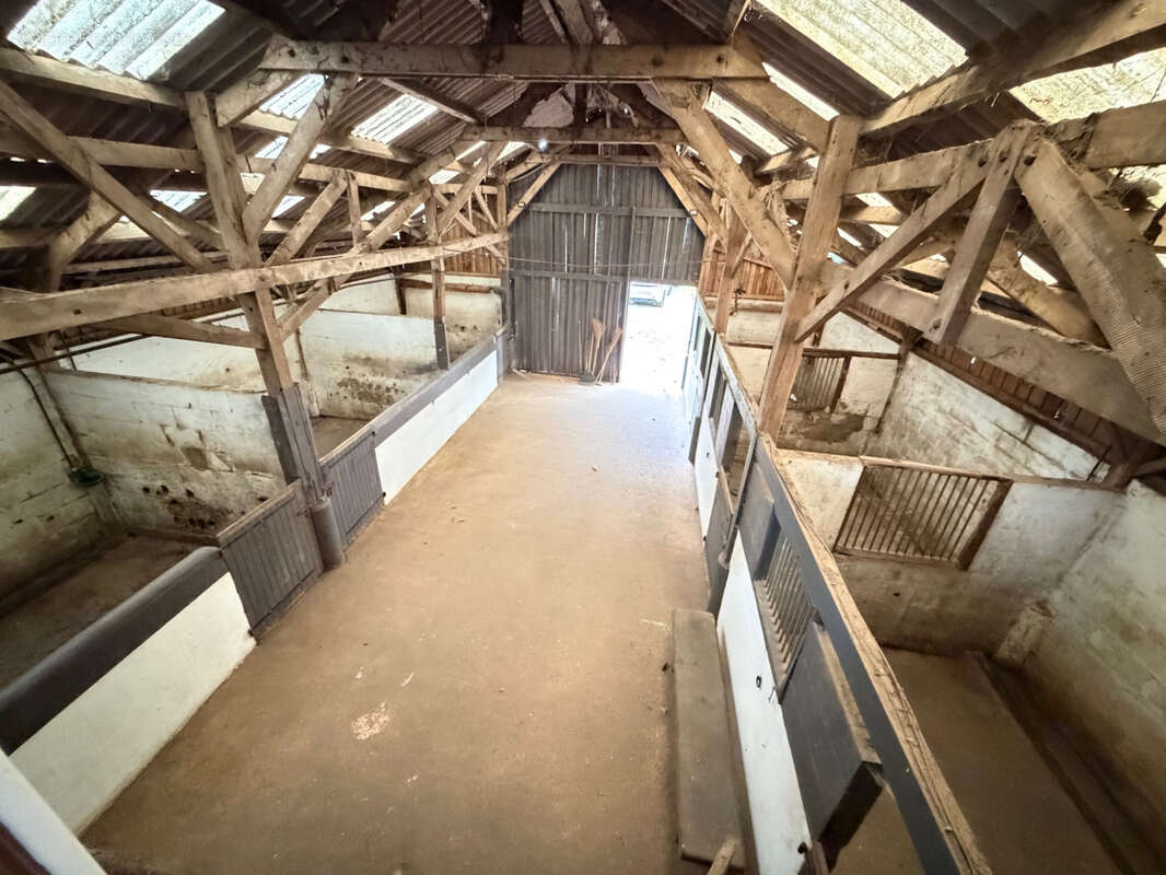 Maison à SEMUR-EN-VALLON