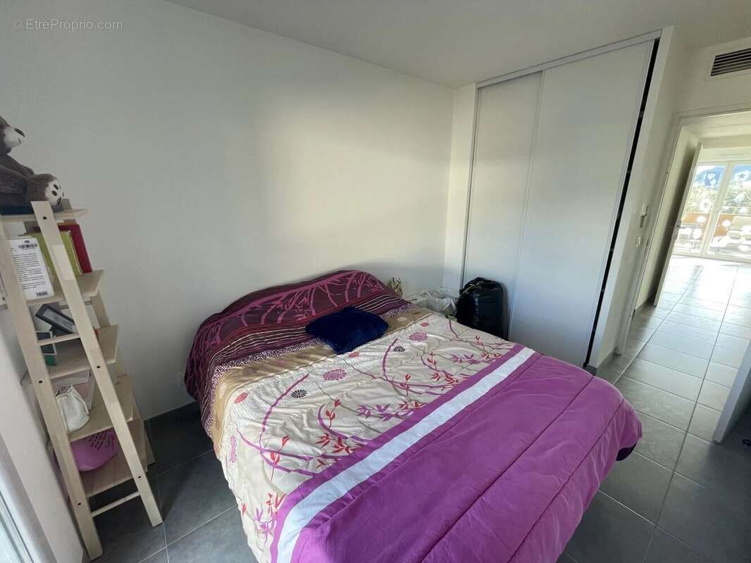 Appartement à CHATEAUNEUF-VILLEVIEILLE