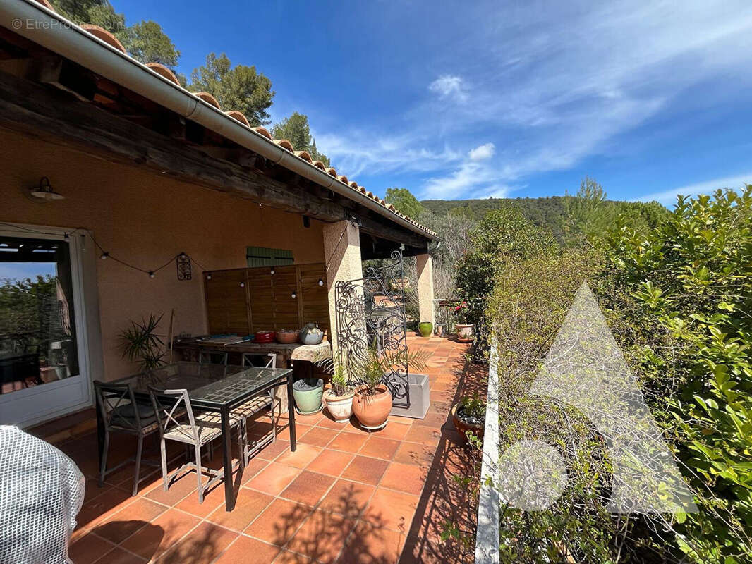 Maison à LE CANNET-DES-MAURES