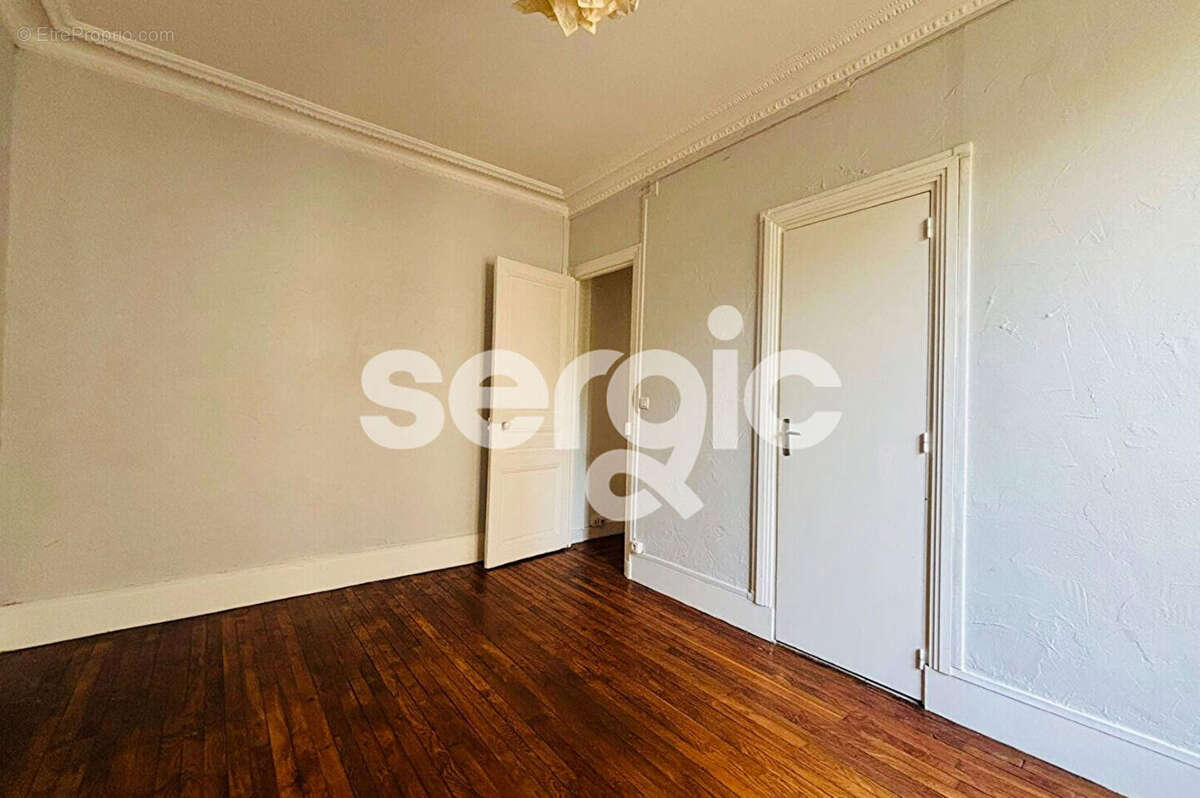 Appartement à PARIS-14E