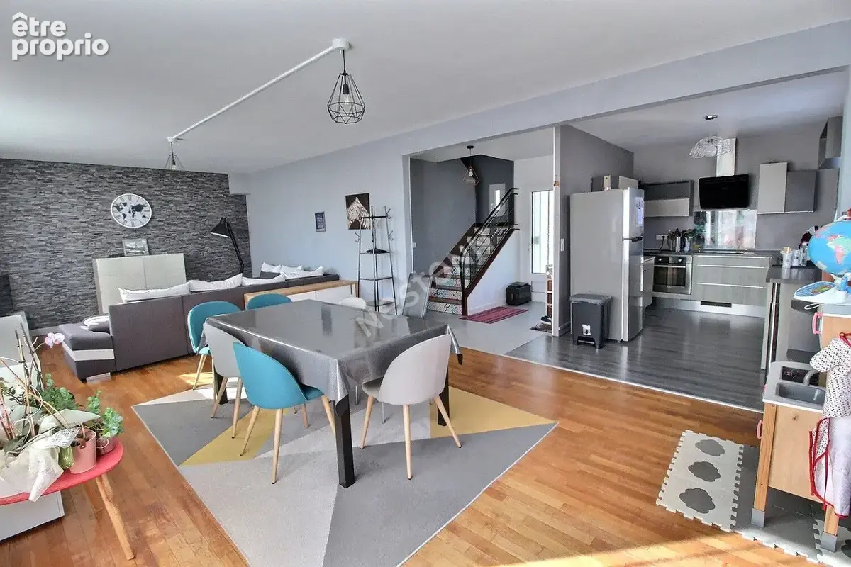 Maison 7 pièces 138 m² · à Guignicourt · 137,6 m² · 275 000 €