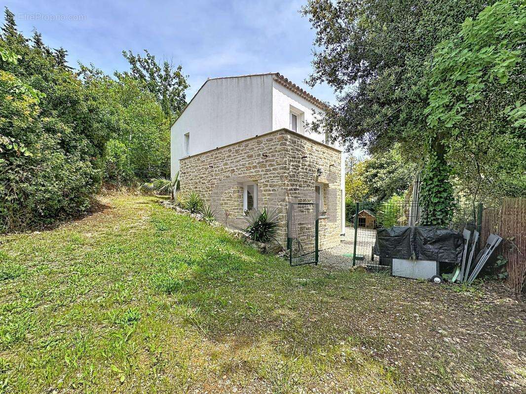 Maison à BAGNOLS-EN-FORET