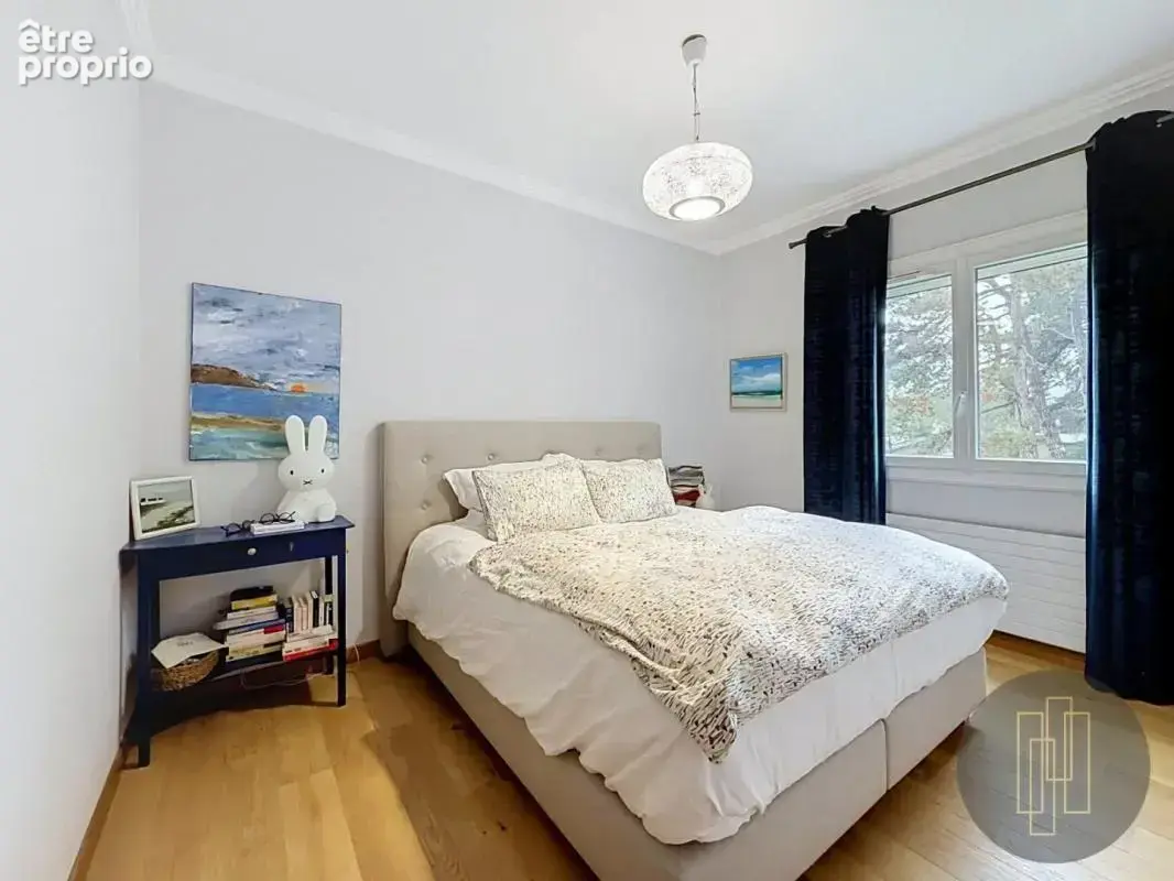 Rare - Type 5 dernier étage - 138 m², balcon 16 m², double garage, parking extérieur et cave - photo 8