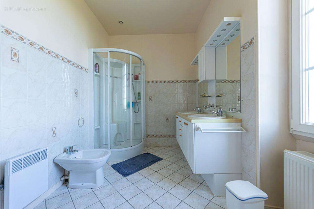 Maison à JARNAC-CHAMPAGNE