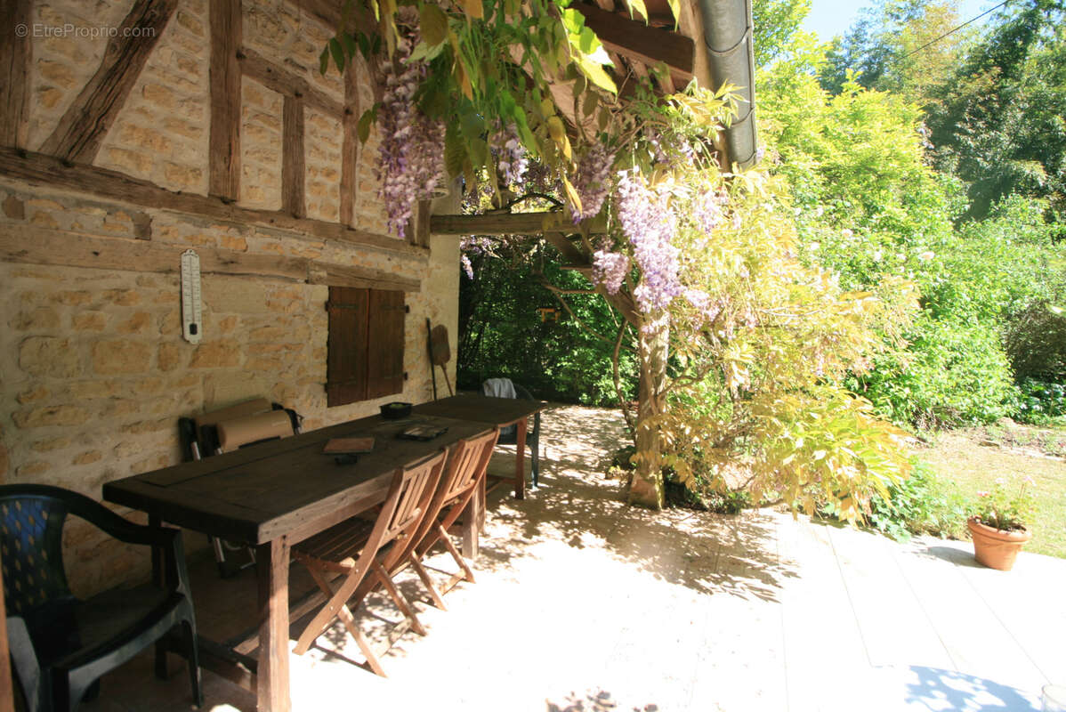 Maison à LA CHAPELLE-AUBAREIL