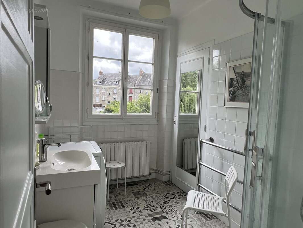 salle d&#039;eau 1er étage - Appartement à FALAISE