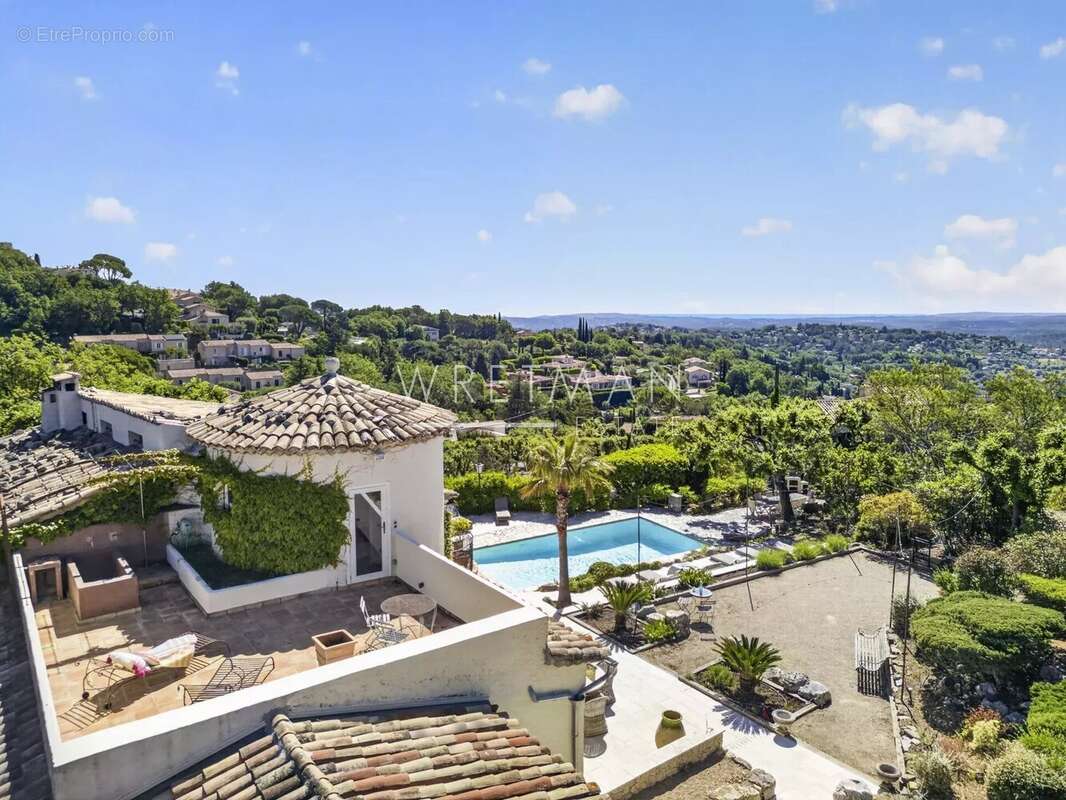 Maison à CHATEAUNEUF-GRASSE