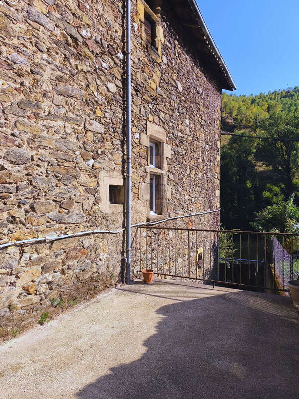 Maison à LIVINHAC-LE-HAUT