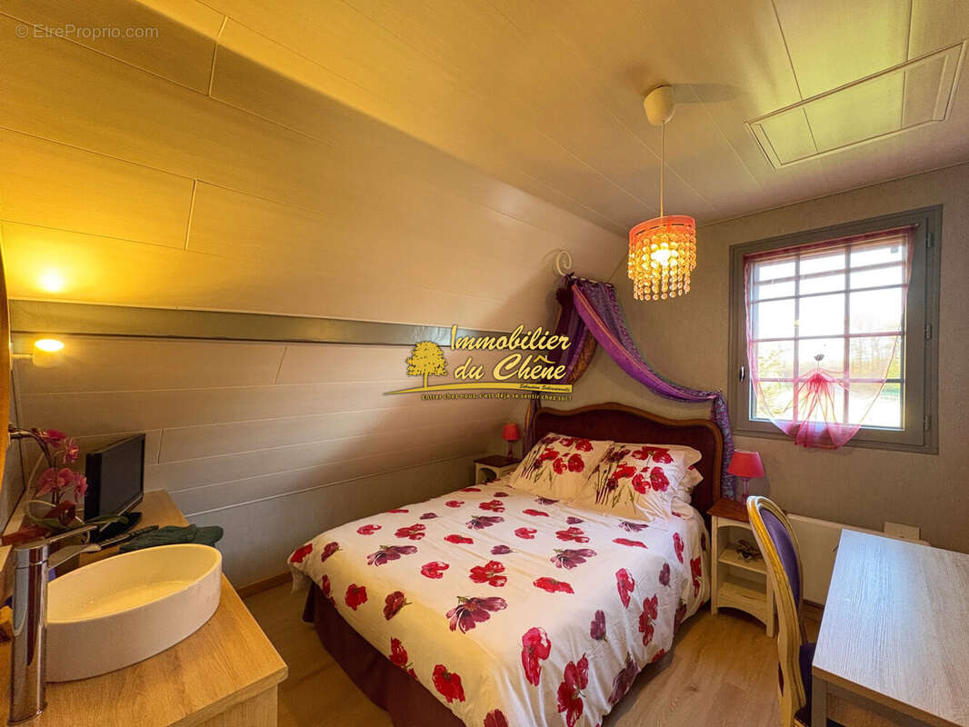 Maison à MONTREUX-CHATEAU