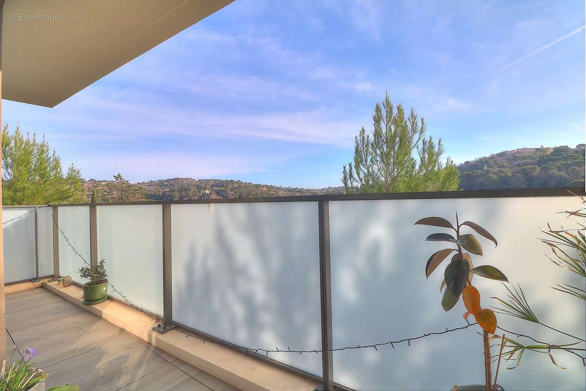 Appartement à MOUGINS