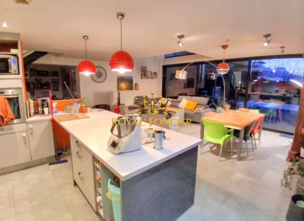 Maison 183 m² à Chatellerault  - photo 6