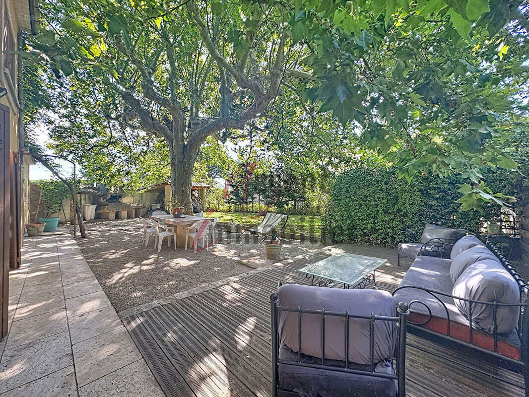Cabannes, partie de mas de 128m² sur 584m² de terrain - photo 2