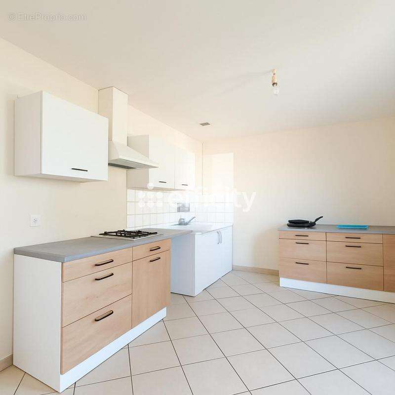 Maison à LUSSAC-LES-CHATEAUX