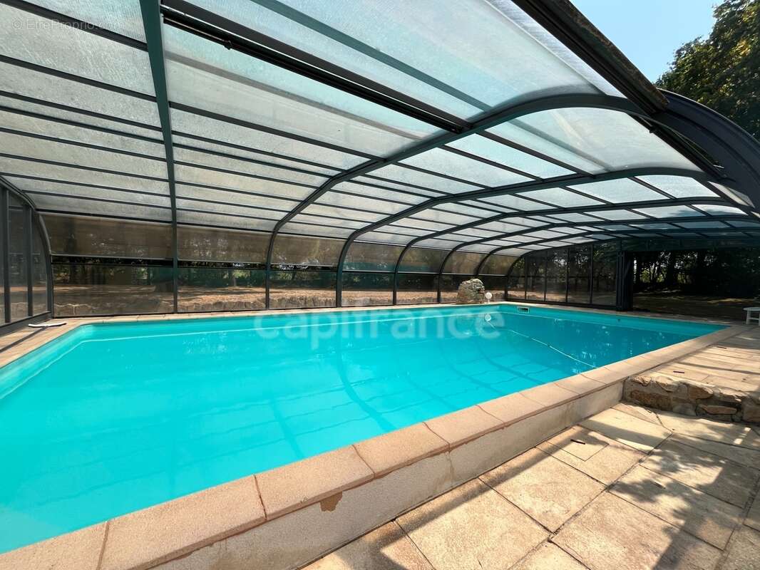 Propriété de caractère – env. 260 m² habitables – Parc paysager de 6 218 m² – Piscine – Dépendances - photo 7