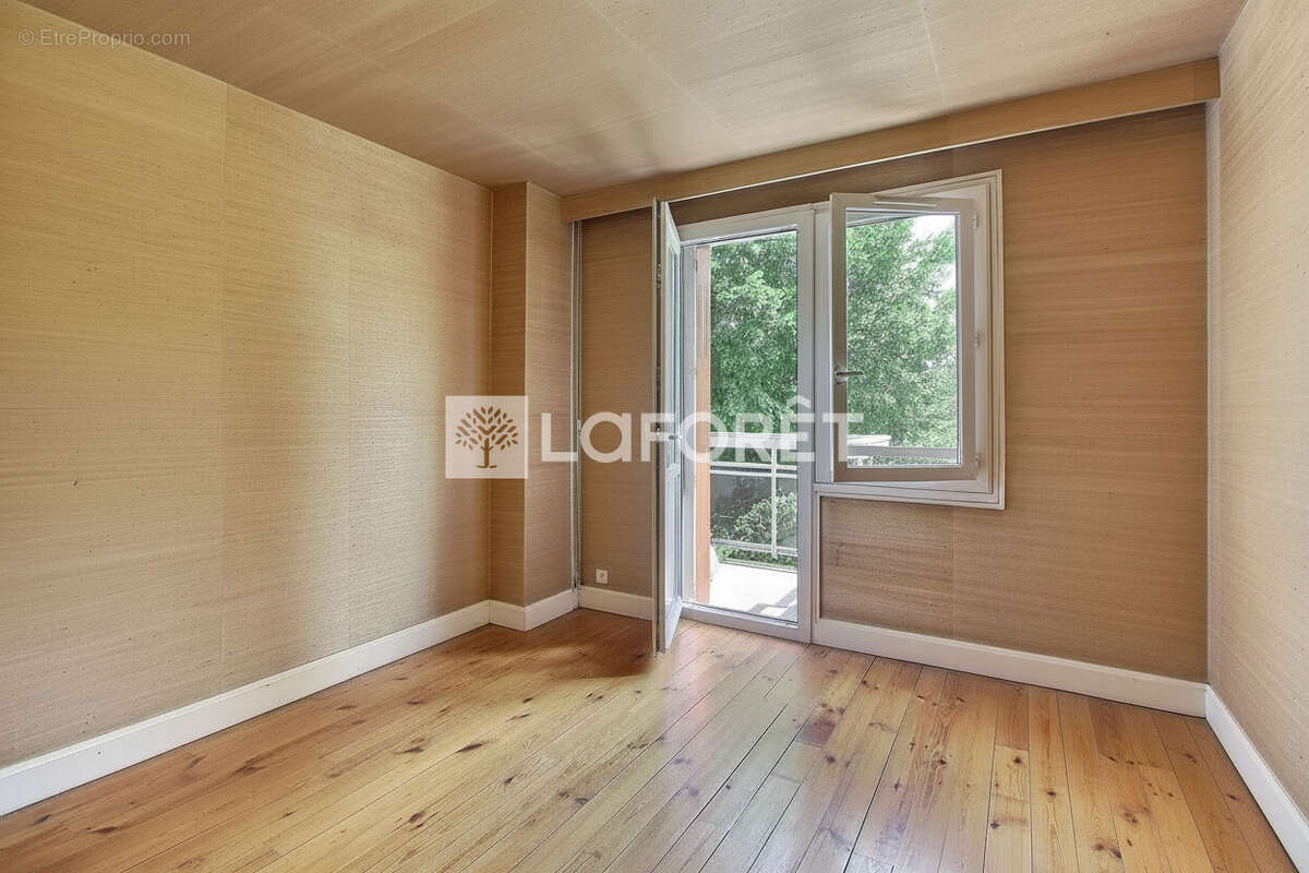 Appartement à SURESNES