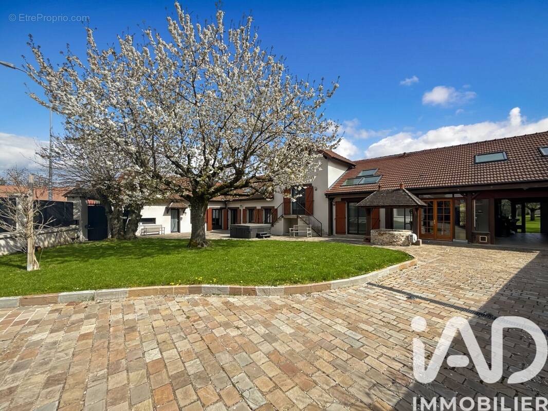 Photo 1 - Maison à EVRY-GREGY-SUR-YERRE