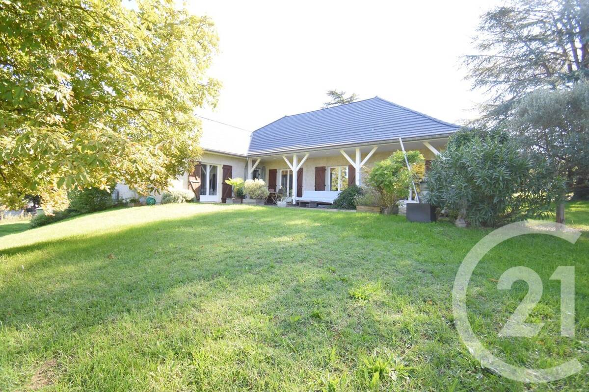 Maison à CREUZIER-LE-VIEUX