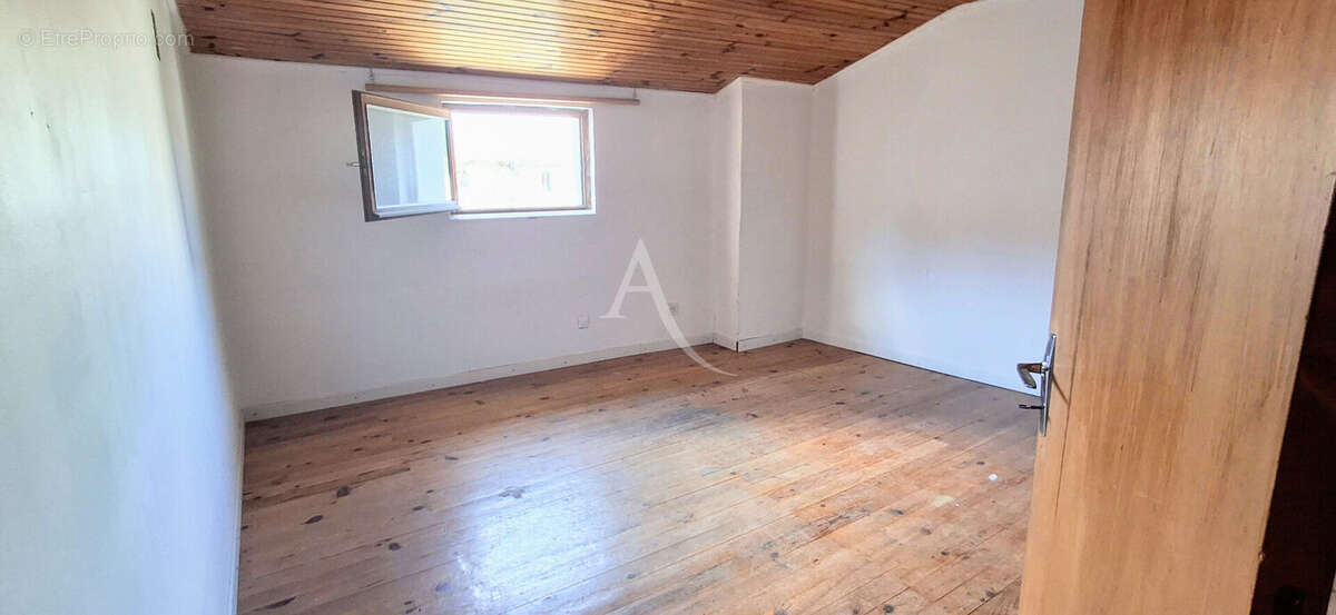 Appartement F5 108M2 avec garage et grenier BEDARIEUX - photo 2